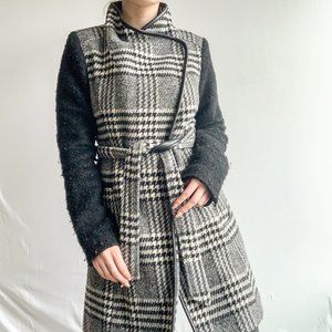 ✨GRID BLACK & WHITE GUESS TRENCH COAT ✨